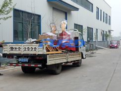 福瑞得機(jī)械手扶壓路機(jī)、框架整平機(jī)已成功裝車及時(shí)發(fā)貨